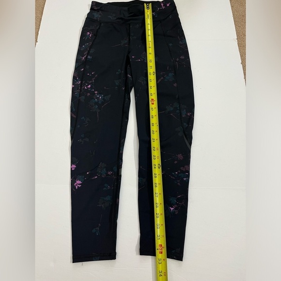 Sweaty Betty The Zero Gravity Leggings Size Small Black with Floral Print - Picture 8 of 8